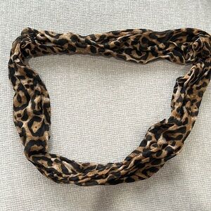 Leopard infinity scarf